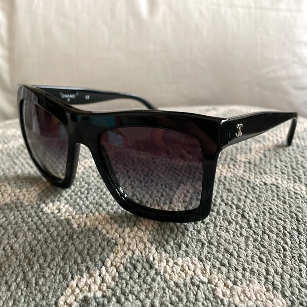 CHANEL 100% authentic